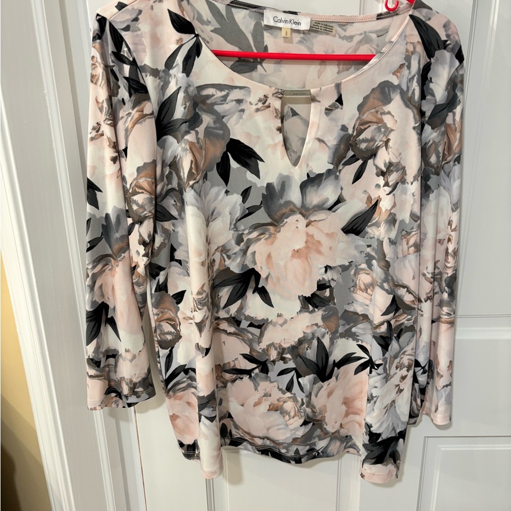 Calvin Klein Women's Floral Blouse - Cream and Black